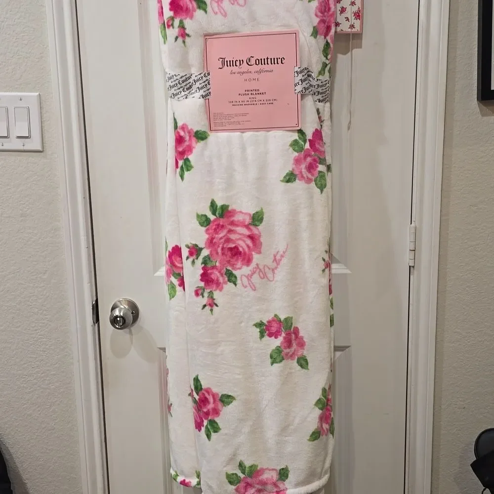 Juicy Couture‎ Home Plush King Size Floral Throw Blanket